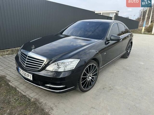 Черный Мерседес С Класс, объемом двигателя 3 л и пробегом 451 тыс. км за 20000 $, фото 1 на Automoto.ua
