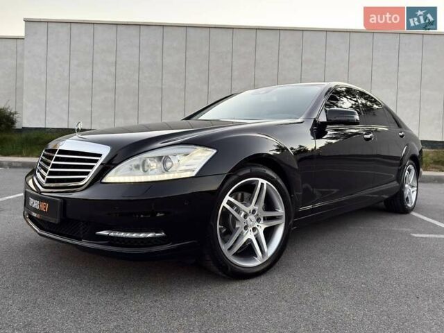 Чорний Мерседес С Клас, об'ємом двигуна 3 л та пробігом 211 тис. км за 23400 $, фото 1 на Automoto.ua