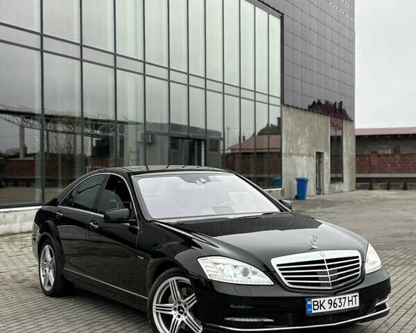 Черный Мерседес С Класс, объемом двигателя 3 л и пробегом 360 тыс. км за 17999 $, фото 1 на Automoto.ua