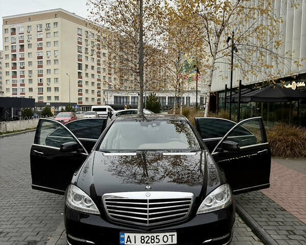 Черный Мерседес С Класс, объемом двигателя 5.5 л и пробегом 150 тыс. км за 17999 $, фото 1 на Automoto.ua
