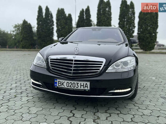 Черный Мерседес С Класс, объемом двигателя 3 л и пробегом 245 тыс. км за 19999 $, фото 1 на Automoto.ua