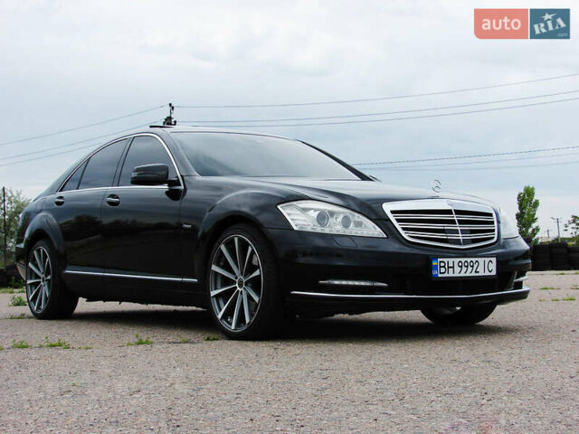 Черный Мерседес С Класс, объемом двигателя 3 л и пробегом 236 тыс. км за 20000 $, фото 1 на Automoto.ua