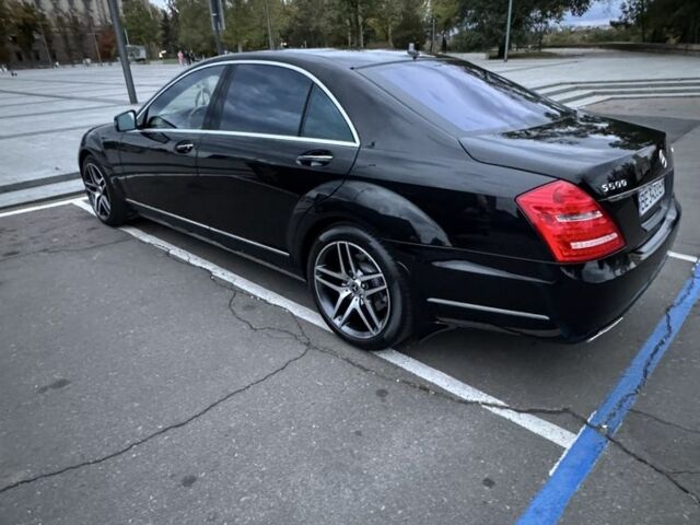 Черный Мерседес С Класс, объемом двигателя 5.5 л и пробегом 195 тыс. км за 17700 $, фото 1 на Automoto.ua