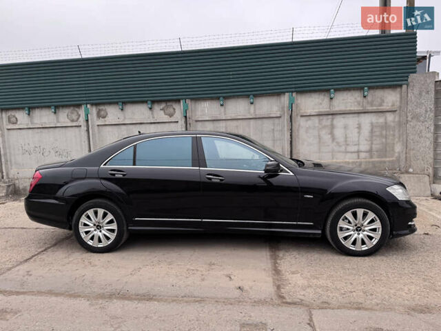 Черный Мерседес С Класс, объемом двигателя 4.66 л и пробегом 313 тыс. км за 15000 $, фото 1 на Automoto.ua