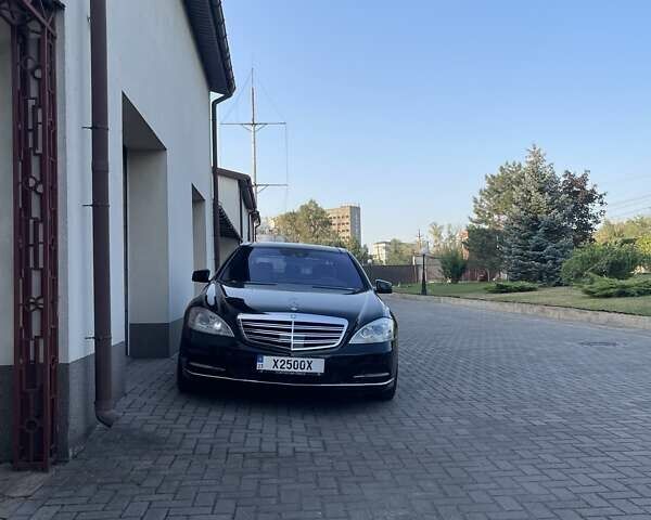 Чорний Мерседес С Клас, об'ємом двигуна 3 л та пробігом 180 тис. км за 26000 $, фото 1 на Automoto.ua