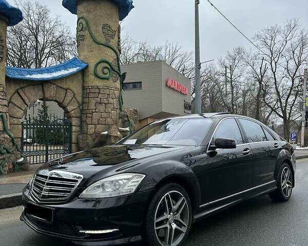 Черный Мерседес С Класс, объемом двигателя 4.66 л и пробегом 170 тыс. км за 21900 $, фото 1 на Automoto.ua