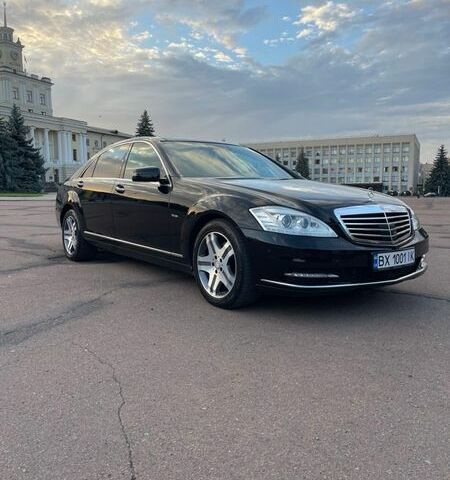 Черный Мерседес С Класс, объемом двигателя 2.14 л и пробегом 177 тыс. км за 17700 $, фото 1 на Automoto.ua
