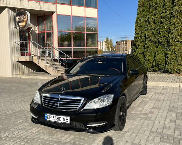 Черный Мерседес С Класс, объемом двигателя 4.66 л и пробегом 197 тыс. км за 21000 $, фото 1 на Automoto.ua