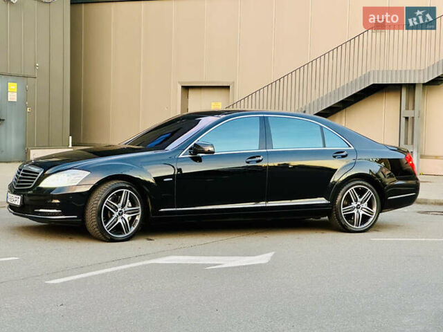 Черный Мерседес С Класс, объемом двигателя 4.7 л и пробегом 155 тыс. км за 15900 $, фото 1 на Automoto.ua