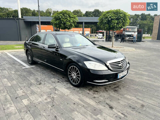 Черный Мерседес С Класс, объемом двигателя 3 л и пробегом 285 тыс. км за 15500 $, фото 1 на Automoto.ua