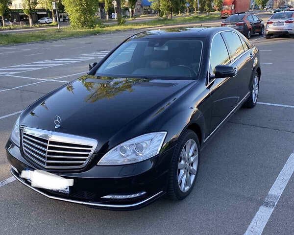 Черный Мерседес С Класс, объемом двигателя 2.1 л и пробегом 300 тыс. км за 13900 $, фото 1 на Automoto.ua