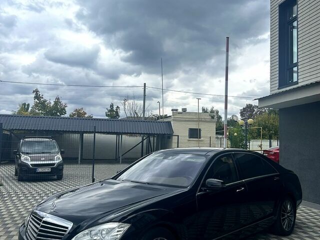 Чорний Мерседес С Клас, об'ємом двигуна 5.5 л та пробігом 224 тис. км за 16000 $, фото 1 на Automoto.ua