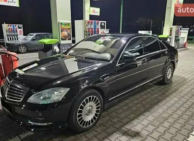Черный Мерседес С Класс, объемом двигателя 4.7 л и пробегом 161 тыс. км за 21000 $, фото 1 на Automoto.ua