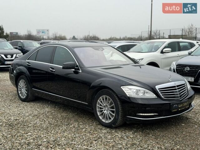 Черный Мерседес С Класс, объемом двигателя 3 л и пробегом 313 тыс. км за 22800 $, фото 1 на Automoto.ua