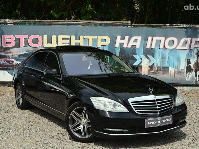 Черный Мерседес С Класс, объемом двигателя 3 л и пробегом 222 тыс. км за 19999 $, фото 1 на Automoto.ua