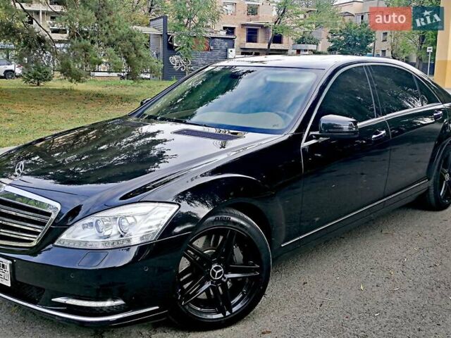 Черный Мерседес С Класс, объемом двигателя 5 л и пробегом 150 тыс. км за 23450 $, фото 1 на Automoto.ua