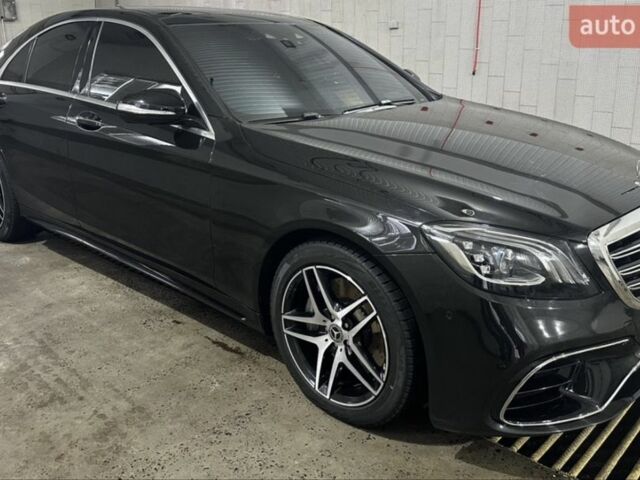 Чорний Мерседес С Клас, об'ємом двигуна 3 л та пробігом 83 тис. км за 50500 $, фото 1 на Automoto.ua