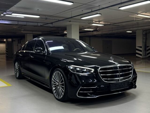 Черный Мерседес С Класс, объемом двигателя 3 л и пробегом 52 тыс. км за 128000 $, фото 1 на Automoto.ua