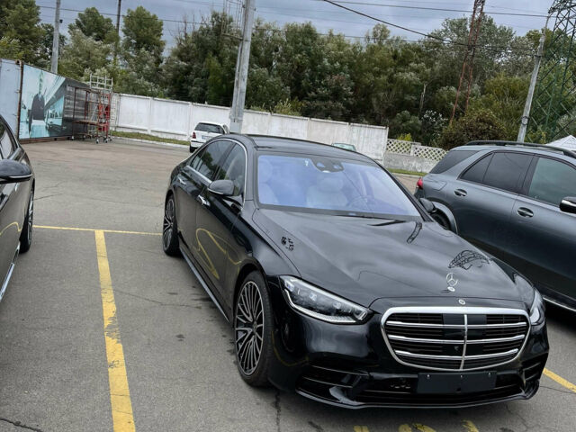 Чорний Мерседес С Клас, об'ємом двигуна 4 л та пробігом 25 тис. км за 180000 $, фото 1 на Automoto.ua