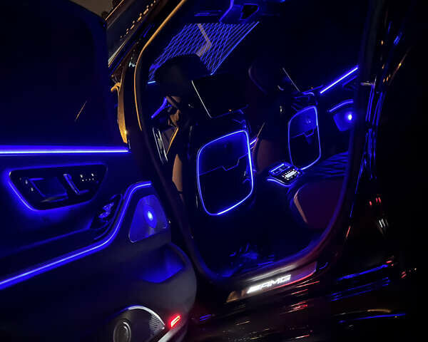 Черный Мерседес С Класс, объемом двигателя 3.98 л и пробегом 95 тыс. км за 135 $, фото 1 на Automoto.ua