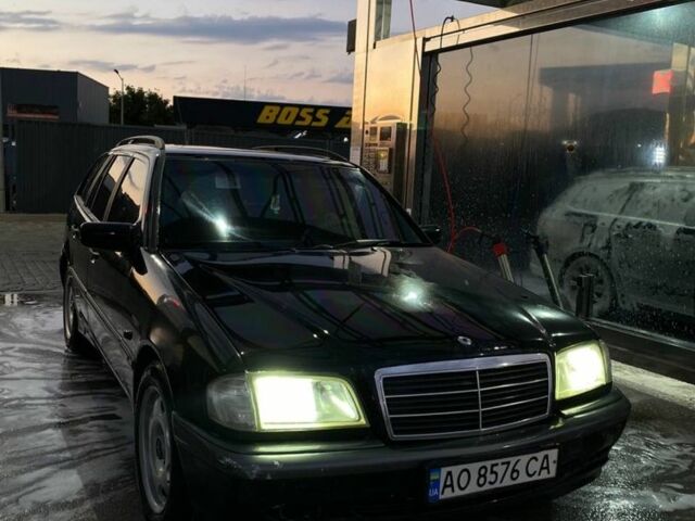 Черный Мерседес С Класс, объемом двигателя 1.8 л и пробегом 360 тыс. км за 2000 $, фото 1 на Automoto.ua