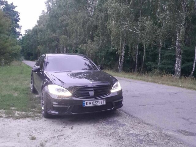 Чорний Мерседес С Клас, об'ємом двигуна 5 л та пробігом 270 тис. км за 10700 $, фото 1 на Automoto.ua