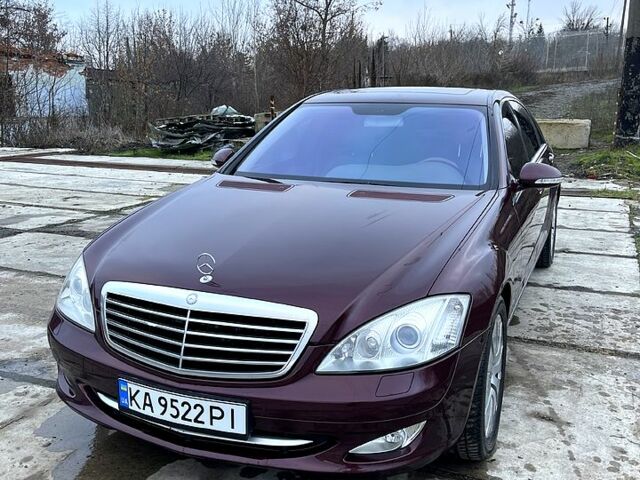 Красный Мерседес С Класс, объемом двигателя 5.5 л и пробегом 238 тыс. км за 9200 $, фото 1 на Automoto.ua