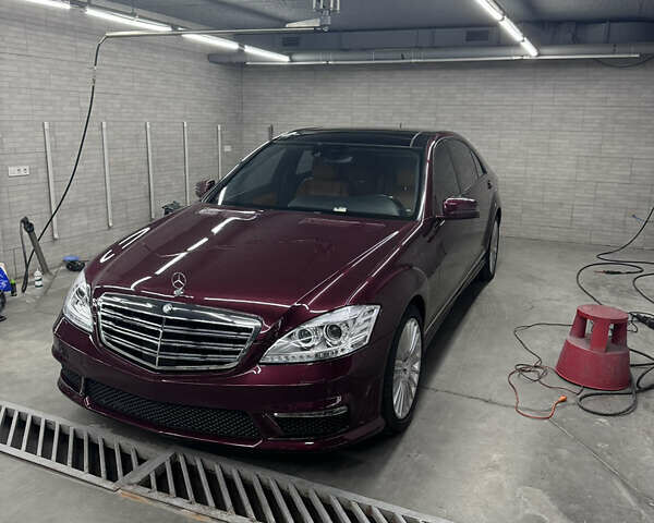 Красный Мерседес С Класс, объемом двигателя 5.51 л и пробегом 350 тыс. км за 15000 $, фото 1 на Automoto.ua