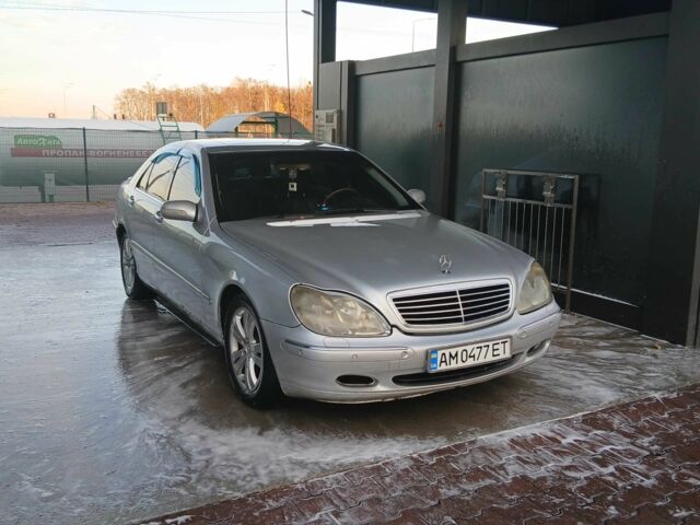 Серый Мерседес С Класс, объемом двигателя 3.2 л и пробегом 200 тыс. км за 5500 $, фото 1 на Automoto.ua