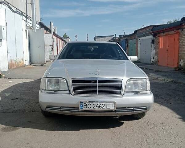 Сірий Мерседес С Клас, об'ємом двигуна 3 л та пробігом 300 тис. км за 3600 $, фото 1 на Automoto.ua