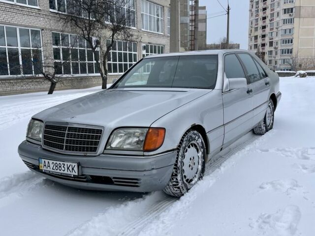 Серый Мерседес С Класс, объемом двигателя 3.2 л и пробегом 365 тыс. км за 2700 $, фото 1 на Automoto.ua