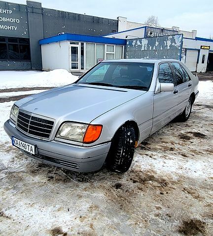 Серый Мерседес С Класс, объемом двигателя 3.2 л и пробегом 400 тыс. км за 5500 $, фото 1 на Automoto.ua