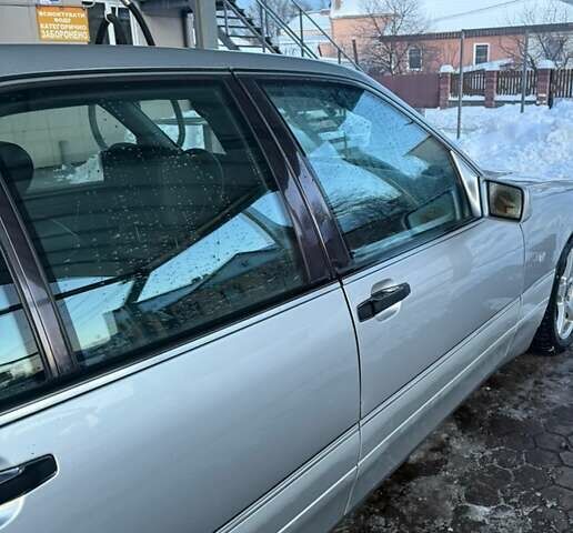 Сірий Мерседес С Клас, об'ємом двигуна 5 л та пробігом 280 тис. км за 10000 $, фото 1 на Automoto.ua