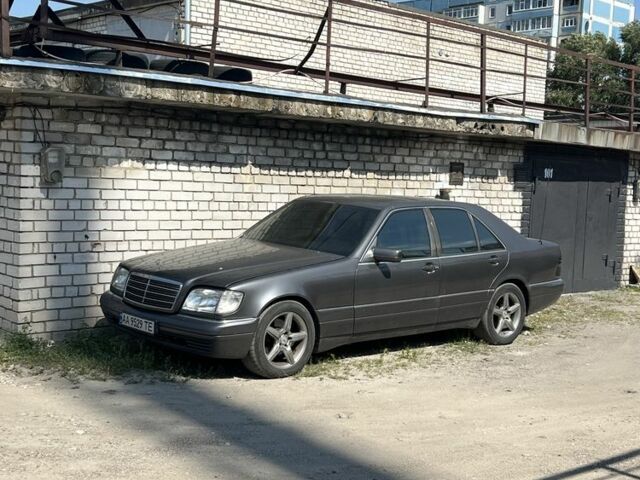 Сірий Мерседес С Клас, об'ємом двигуна 4.2 л та пробігом 140 тис. км за 1900 $, фото 1 на Automoto.ua