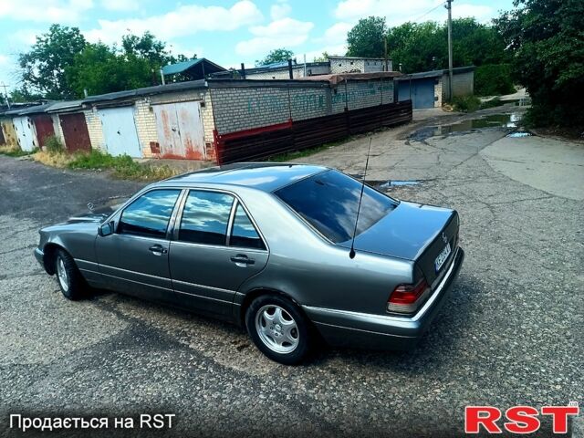 Серый Мерседес С Класс, объемом двигателя 3.4 л и пробегом 435 тыс. км за 5800 $, фото 1 на Automoto.ua