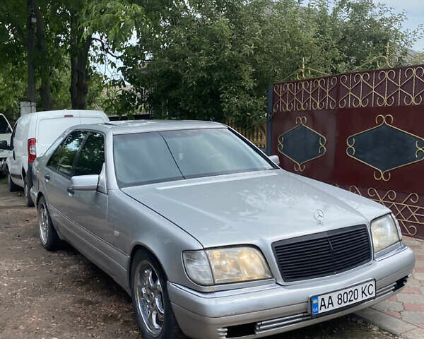 Сірий Мерседес С Клас, об'ємом двигуна 5 л та пробігом 240 тис. км за 3999 $, фото 1 на Automoto.ua