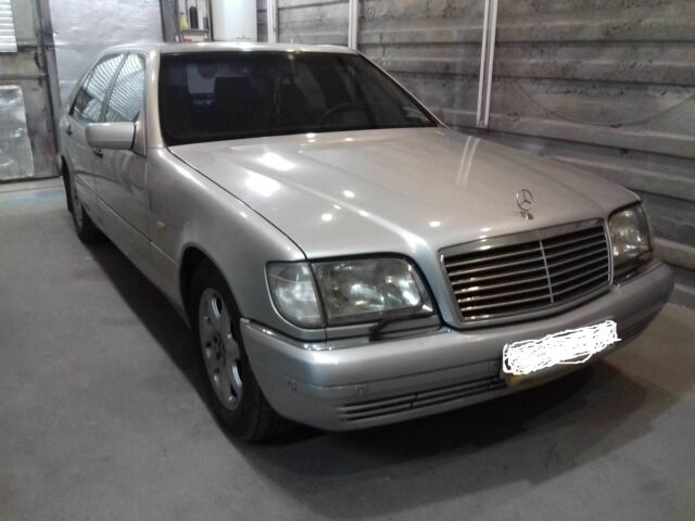Серый Мерседес С Класс, объемом двигателя 5 л и пробегом 850 тыс. км за 5000 $, фото 1 на Automoto.ua
