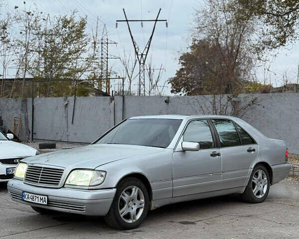 Сірий Мерседес С Клас, об'ємом двигуна 5 л та пробігом 450 тис. км за 2999 $, фото 1 на Automoto.ua