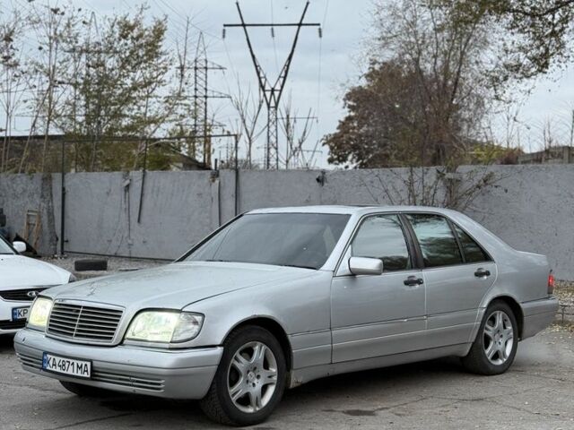 Серый Мерседес С Класс, объемом двигателя 4.2 л и пробегом 300 тыс. км за 3400 $, фото 1 на Automoto.ua