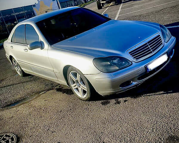 Серый Мерседес С Класс, объемом двигателя 3.2 л и пробегом 300 тыс. км за 2900 $, фото 1 на Automoto.ua