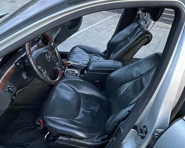 Сірий Мерседес С Клас, об'ємом двигуна 4.3 л та пробігом 342 тис. км за 4000 $, фото 1 на Automoto.ua