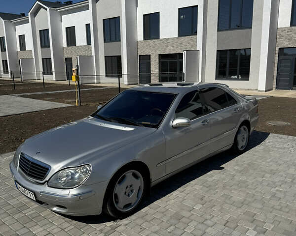 Сірий Мерседес С Клас, об'ємом двигуна 4.27 л та пробігом 333 тис. км за 5000 $, фото 1 на Automoto.ua