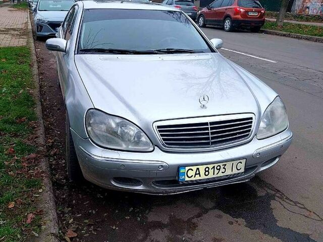 Серый Мерседес С Класс, объемом двигателя 3.2 л и пробегом 340 тыс. км за 4000 $, фото 1 на Automoto.ua
