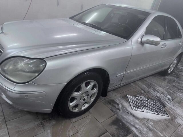 Серый Мерседес С Класс, объемом двигателя 3.2 л и пробегом 356 тыс. км за 4000 $, фото 1 на Automoto.ua