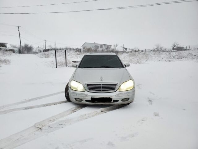 Сірий Мерседес С Клас, об'ємом двигуна 3.2 л та пробігом 333 тис. км за 4801 $, фото 1 на Automoto.ua