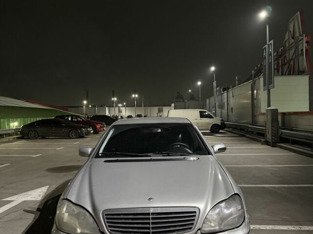 Серый Мерседес С Класс, объемом двигателя 4.3 л и пробегом 344 тыс. км за 3400 $, фото 1 на Automoto.ua