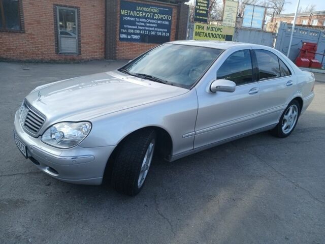 Серый Мерседес С Класс, объемом двигателя 4.3 л и пробегом 251 тыс. км за 5999 $, фото 1 на Automoto.ua