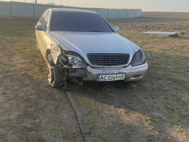 Серый Мерседес С Класс, объемом двигателя 4.3 л и пробегом 347 тыс. км за 2300 $, фото 1 на Automoto.ua