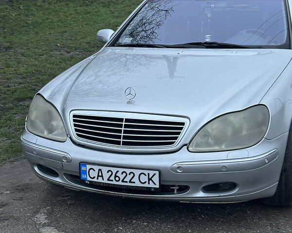 Сірий Мерседес С Клас, об'ємом двигуна 3.2 л та пробігом 350 тис. км за 6000 $, фото 1 на Automoto.ua