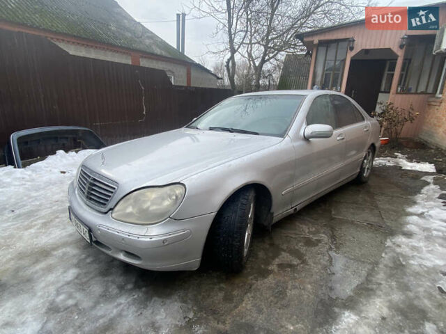 Сірий Мерседес С Клас, об'ємом двигуна 3.2 л та пробігом 300 тис. км за 2700 $, фото 1 на Automoto.ua